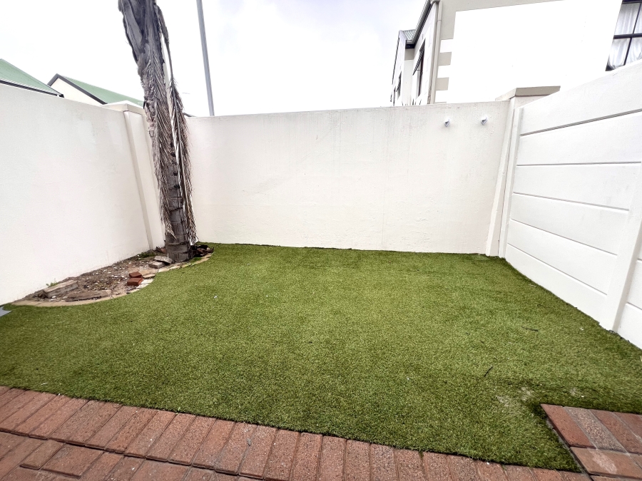 To Let 2 Bedroom Property for Rent in Parklands Western Cape